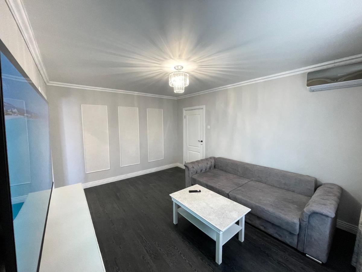 White Residence Craiova Luaran gambar